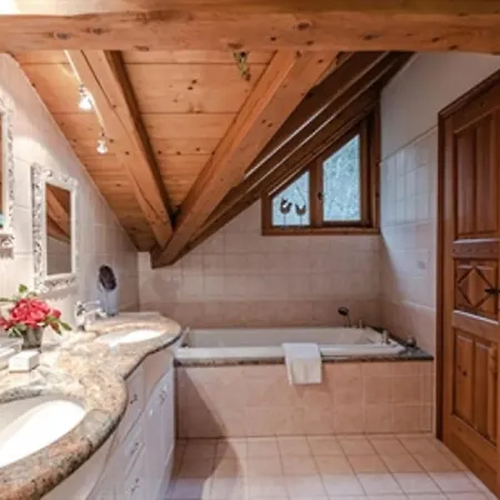 Chalet Idyllique Dans Le Quartier Les Bois De La Station * Chamonix